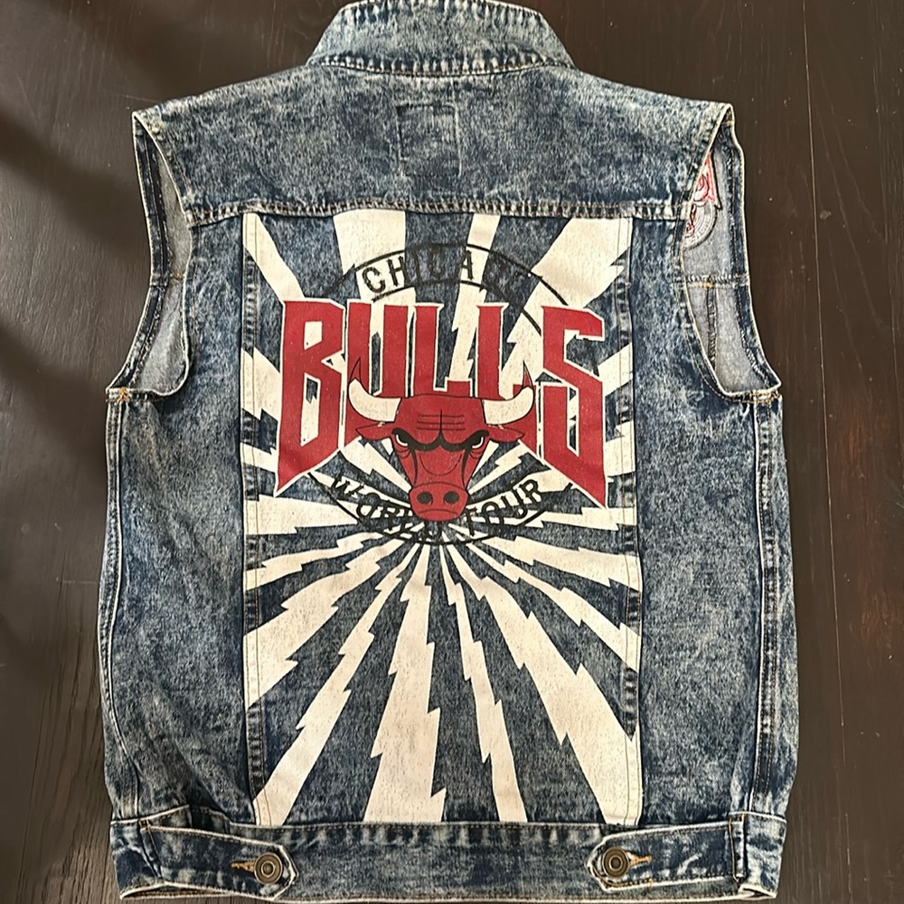 RARE VINTAGE CHICAGO BULLS WORLD TOUR DENIM JEAN ACID WASH VEST